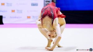 iris giovinazzo bianco cristina un clavette sfe02423a copia simone ferraro ph copia